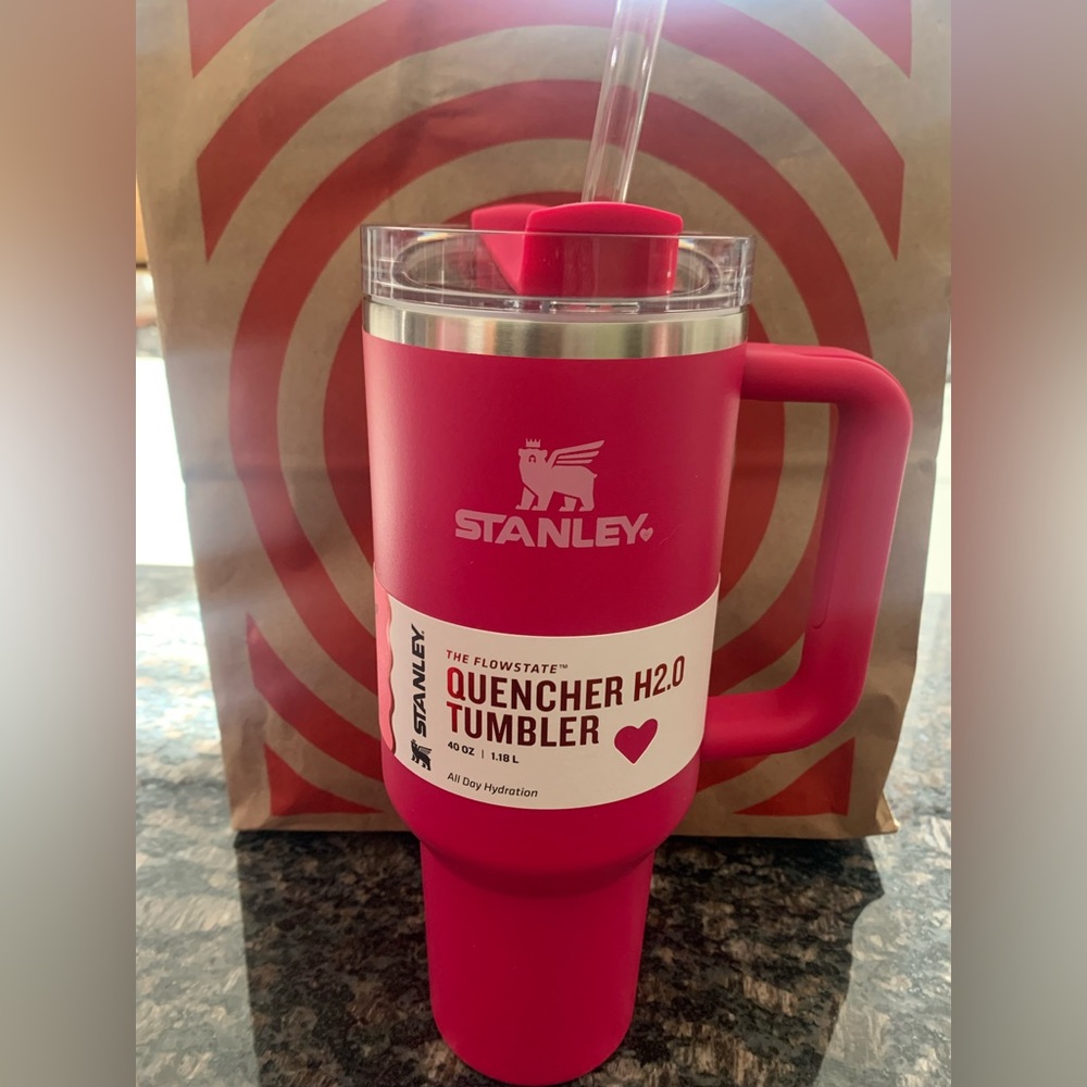 Stanley Valentine’s Day Limited Edition 40oz Flowstate Quencher Cosmo Pi…